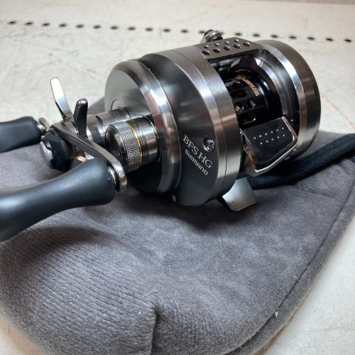 Shimano シマノ ベイトリール 17カルカッタコンクエスト Bfs Hg 左ハンドル Bランク なんでもリサイクルビッグバン オンラインショップ