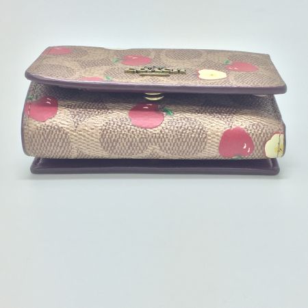  COACH コーチ スモール フラップ ウォレット シグネチャー キャンバス スキャッタード アップル プリント 87710 ブラウン