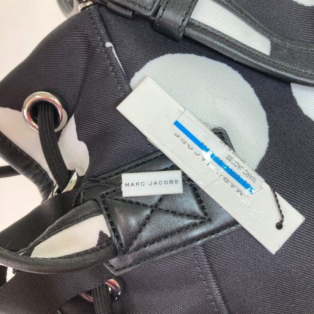  MARC JACOBS マークジェイコブス ワンショルダーバッグ 巾着 バッグ レディース ブラック x ホワイト