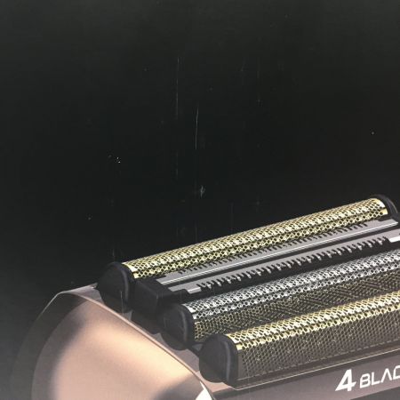  IZUMI ハイエンドシリーズ　4枚刃洗浄器付きモデル 往復式シェーバー  IZF-V972-N 604