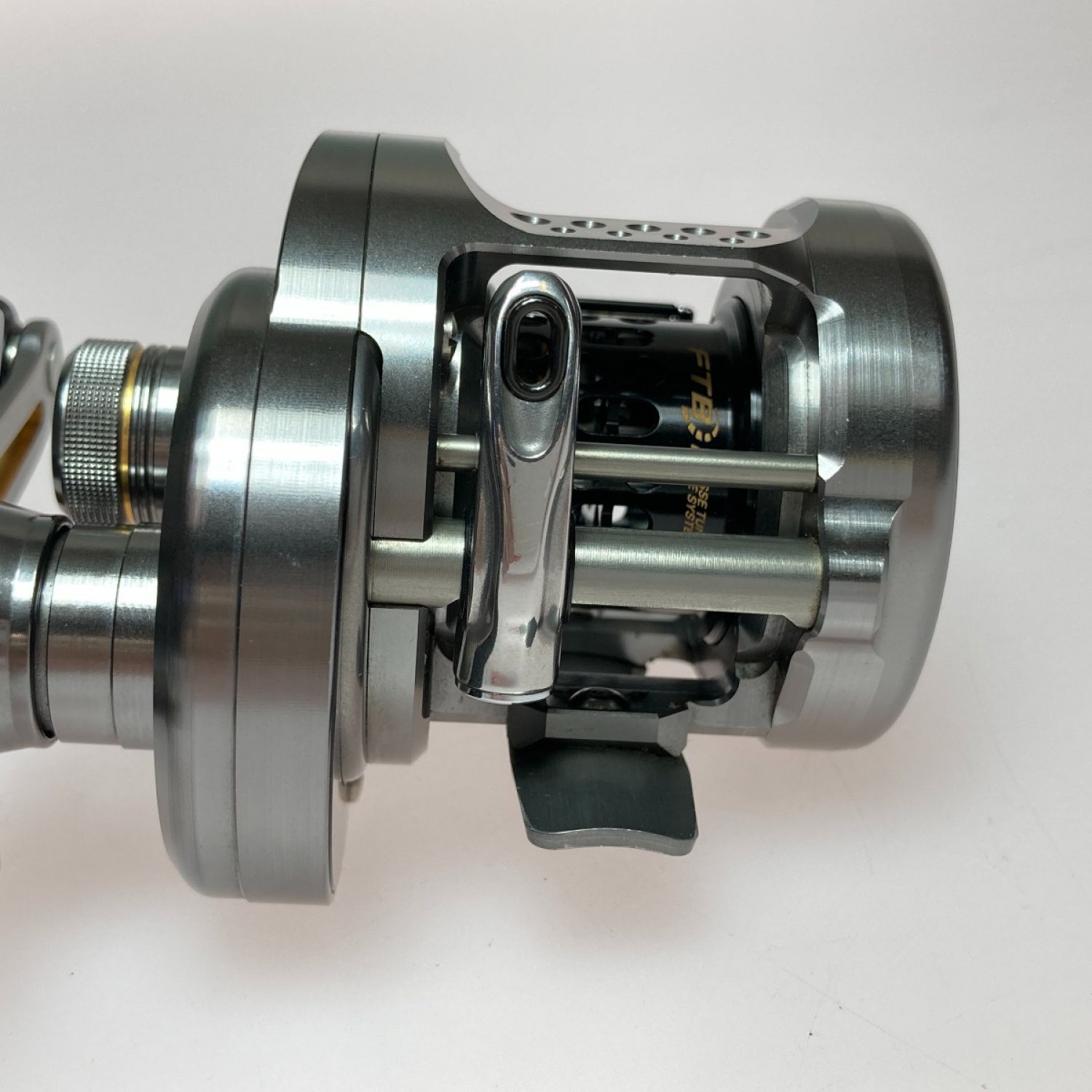 中古】 SHIMANO シマノ 17 カルカッタコンクエスト BFS HG 右 03675