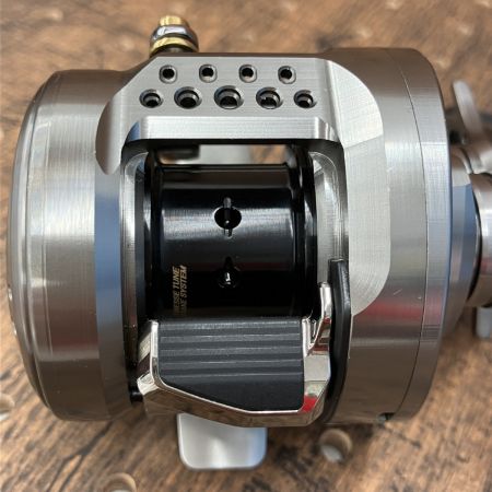 σσ SHIMANO シマノ SHIMANO 23カルカッタコンクエストＢＦＳ ＸＧＲ 箱有り