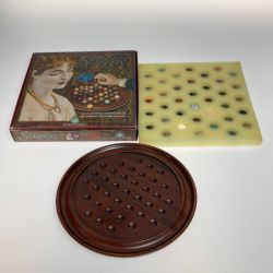 ◎◎ AUTHENTIC MODELS ソリティア ボードゲーム  石球38個 木製ボード1個 Cランク