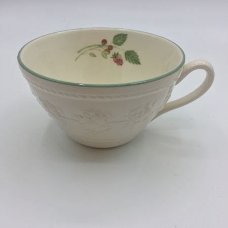  Wedgwood ウェッジウッド 〈ウェッジウッド クイーンズウェア コレクション〉フェスティビティ ラズベリー ティーカップ＆ソーサー ペア 箱付き