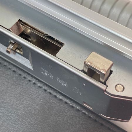  ZERO HALLIBURTON ゼロハリバートン ダイヤルロック式 アタッシュケース シルバー