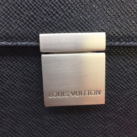  LOUIS VUITTON ルイヴィトン タイガ セレンガ  メンズ クラッチバッグ  M30782 ブラック 中古品