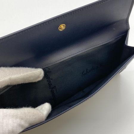  Salvatore Ferragamo サルヴァトーレフェラガモ ガンチーニ・モノグラム 2つ折り財布 長財布 ネイビー