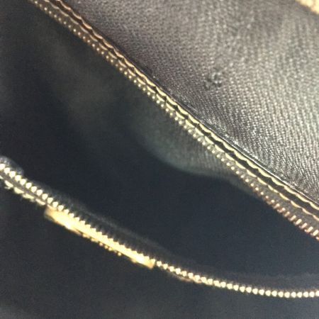  FENDI フェンディ  ペカン柄 Pvcレザー　リュック 劣化あり