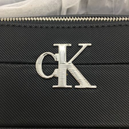  Calvin Klein カルバンクライン ブラック モノグラム ランチカメラバッグ ブラック