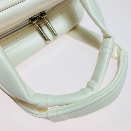  AUDI アウディ シューズケース ホワイト JP21029