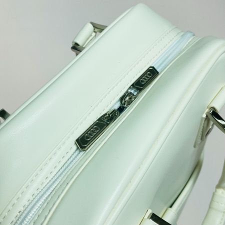  AUDI アウディ シューズケース ホワイト JP21029