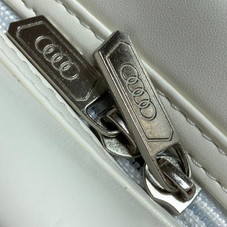  AUDI アウディ シューズケース ホワイト JP21029