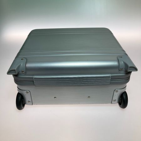  ZERO HALLIBURTON ゼロハリバートン キャリーバッグ TSAロック シルバー 鍵なし・ナンバーキー不明