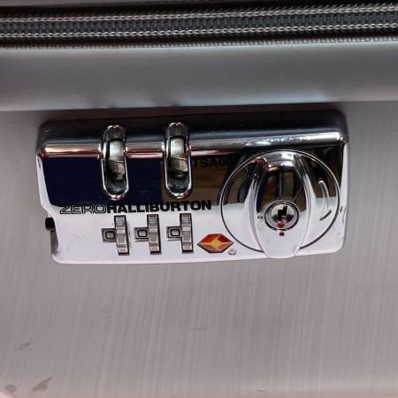  ZERO HALLIBURTON ゼロハリバートン キャリーバッグ TSAロック シルバー 鍵なし・ナンバーキー不明