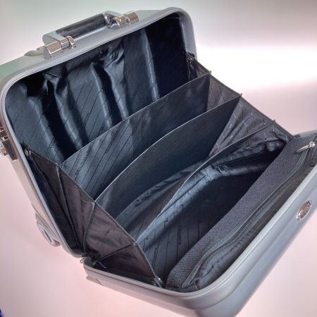  ZERO HALLIBURTON ゼロハリバートン キャリーバッグ TSAロック シルバー 鍵なし・ナンバーキー不明