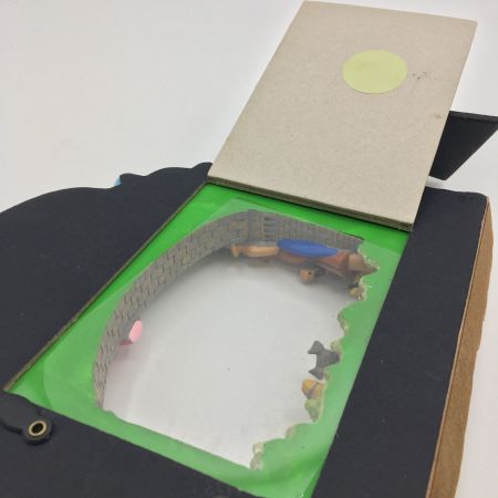  ディズニー フォトフレーム  キャラクター集合 シンデレラ城 ミッキーの腕欠けあり