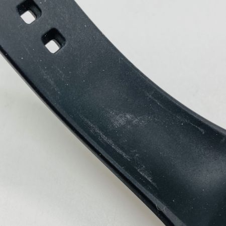  GUCCI グッチ 腕時計 クォーツ ユニセックス  36mm ラバー 137.3 ブラック 本体のみ