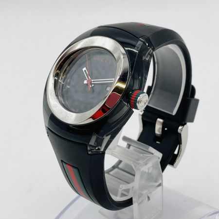  GUCCI グッチ 腕時計 クォーツ ユニセックス  36mm ラバー 137.3 ブラック 本体のみ