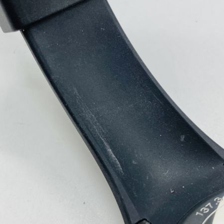  GUCCI グッチ 腕時計 クォーツ ユニセックス  36mm ラバー 137.3 ブラック 本体のみ