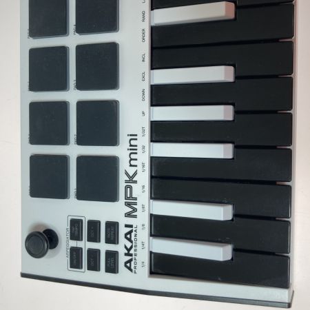  AKAI アカイ Professional MPK mini MIDIキーボード 通電のみ確認 ジャンク