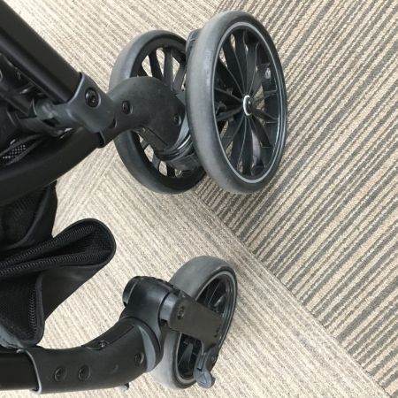  Combi コンビ  A型ベビーカー Switch エッグショック AS 17562