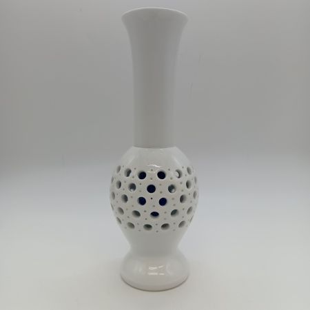   三川内焼 十三代福本玉泉作 白磁 透彫 花瓶