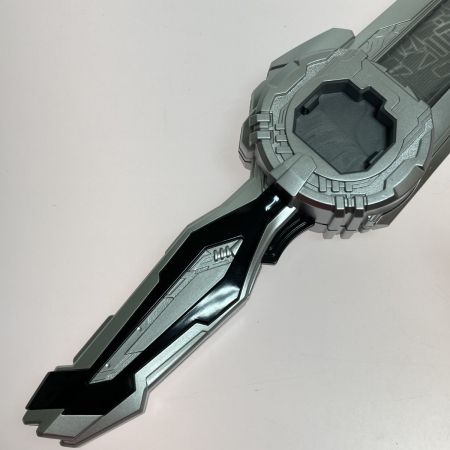   仮面ライダーセイバー 究極大聖剣 火炎剣烈火 水勢剣流水 雷鳴剣黄雷 エンブレムセット タバコ臭有