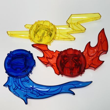   仮面ライダーセイバー 究極大聖剣 火炎剣烈火 水勢剣流水 雷鳴剣黄雷 エンブレムセット タバコ臭有