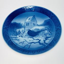 ◎◎ ROYAL COPENHAGEN ロイヤル・コペンハーゲン 教会の黒鳥  Blackbird at Christmas Time 1966 イヤープレート Bランク