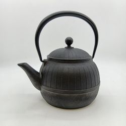 ◎◎  及源鋳造 南部鉄器 鉄瓶 八千草 1.2L Cランク
