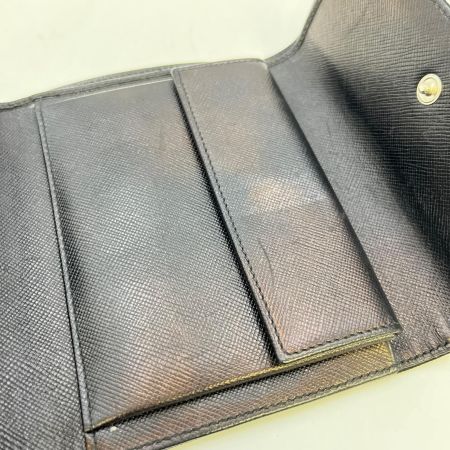  PRADA プラダ 3つ折り財布  ブラック  キズ・ヨゴレ・内側変色