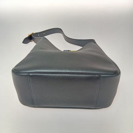  SAINT LAURENT(Yves Saint Laurent) ショルダーバッグ LE5A7ソフト 713938.0924 ブラック