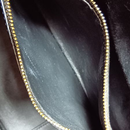  SAINT LAURENT(Yves Saint Laurent) ショルダーバッグ LE5A7ソフト 713938.0924 ブラック