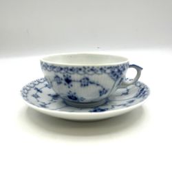 ◎◎ ROYAL COPENHAGEN ロイヤル・コペンハーゲン ブルーフルーテッド　ハーフレース　ティーカップ＆ソーサー Aランク