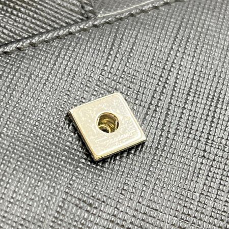  Salvatore Ferragamo サルヴァトーレフェラガモ 3つ折り財布 ガンチーニ JL-22 4639 ブラック