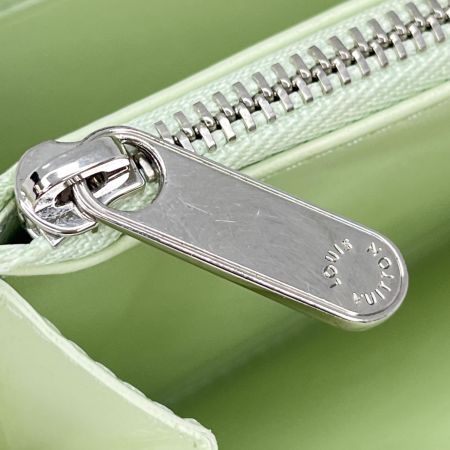 LOUIS VUITTON ルイヴィトン マヒナ リバース ジッピーウォレット 長財布 M83029 アイボリー 箱・布袋付