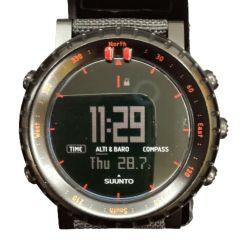 ♪♪ SUUNTO スント CORE コア 腕時計 デジタルウォッチ アウトドアウォッチ ブラック レッド 023158000 Aランク