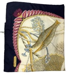 ♪♪ Salvatore Ferragamo サルヴァトーレフェラガモ スカーフ 100％シルク ネイビー Bランク