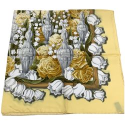 ♪♪ Christian Dior クリスチャンディオール レディース スカーフ ハンカチ すずらん 香水柄 イエロー Bランク