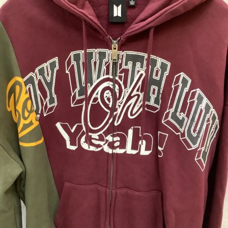  BTS メンズ 韓国  パーカー SIZE M カーキ×エンジ