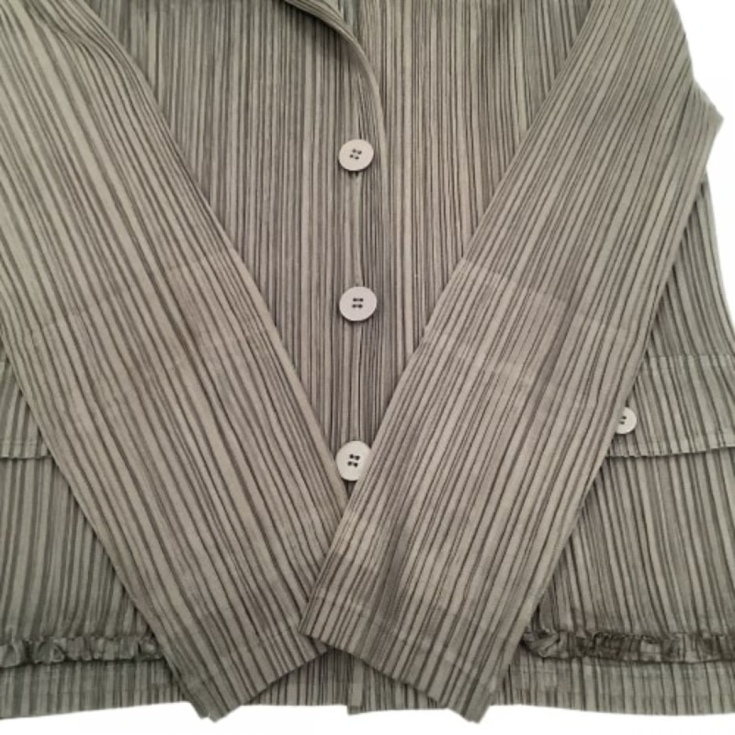 中古】 ISSEY MIYAKE イッセイミヤケ PLEATS PLEASE カーディガン