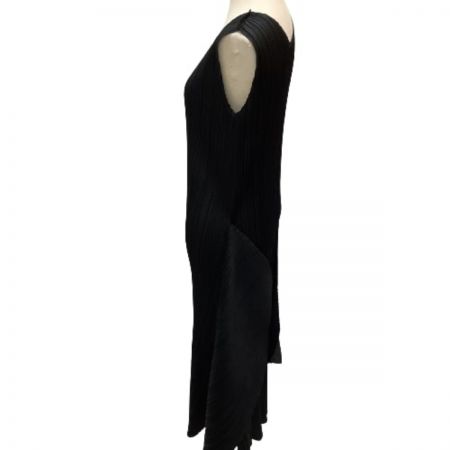  ISSEY MIYAKE イッセイミヤケ PLATS PLEASE ワンピース 変形 後ろボタン  PP53-JH557 ブラック