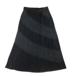 ♪♪ ISSEY MIYAKE イッセイミヤケ PLEATS PLEASE スカート ななめデザイン PP51-JG865 ブラック Bランク