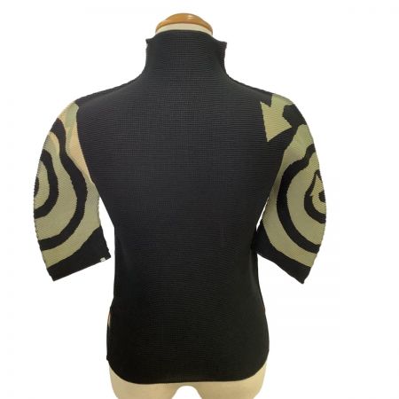 ISSEY MIYAKE me イッセイミヤケ ミー カットソー ワッフルプリーツ SIZE Free MI12FK211 ブラック