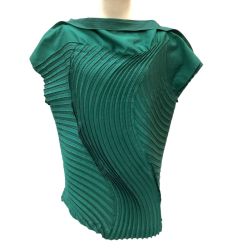 ISSEY MIYAKE イッセイミヤケ 3Dスチームストレッチプリーツ ノースリーブ カットソー IM62FJ563 グリーン Bランク