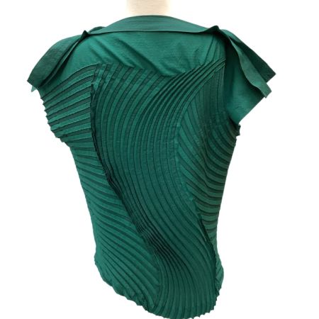 ISSEY MIYAKE イッセイミヤケ 3Dスチームストレッチプリーツ ノースリーブ カットソー IM62FJ563 グリーン