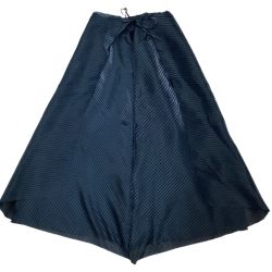 ♪♪ ISSEY MIYAKE FETE イッセイミヤケ 変形 スカート 光沢 SIZE 2 IF84FG706 ネイビー Bランク