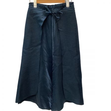  ISSEY MIYAKE FETE イッセイミヤケ 変形 スカート 光沢 SIZE 2 IF84FG706 ネイビー