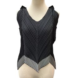 ♪♪ ISSEY MIYAKE FETE A.POC イッセイミヤケ 変形 プリーツ ノースリーブカットソー IF72FJ224 ブラック Bランク