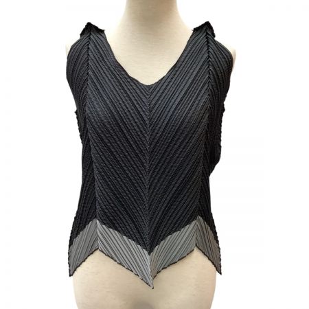  ISSEY MIYAKE FETE A.POC イッセイミヤケ 変形 プリーツ ノースリーブカットソー IF72FJ224 ブラック